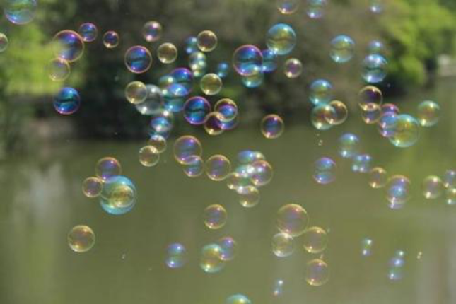 在市场去泡沫时重谈泡沫：有节制的泡沫可以创造历史