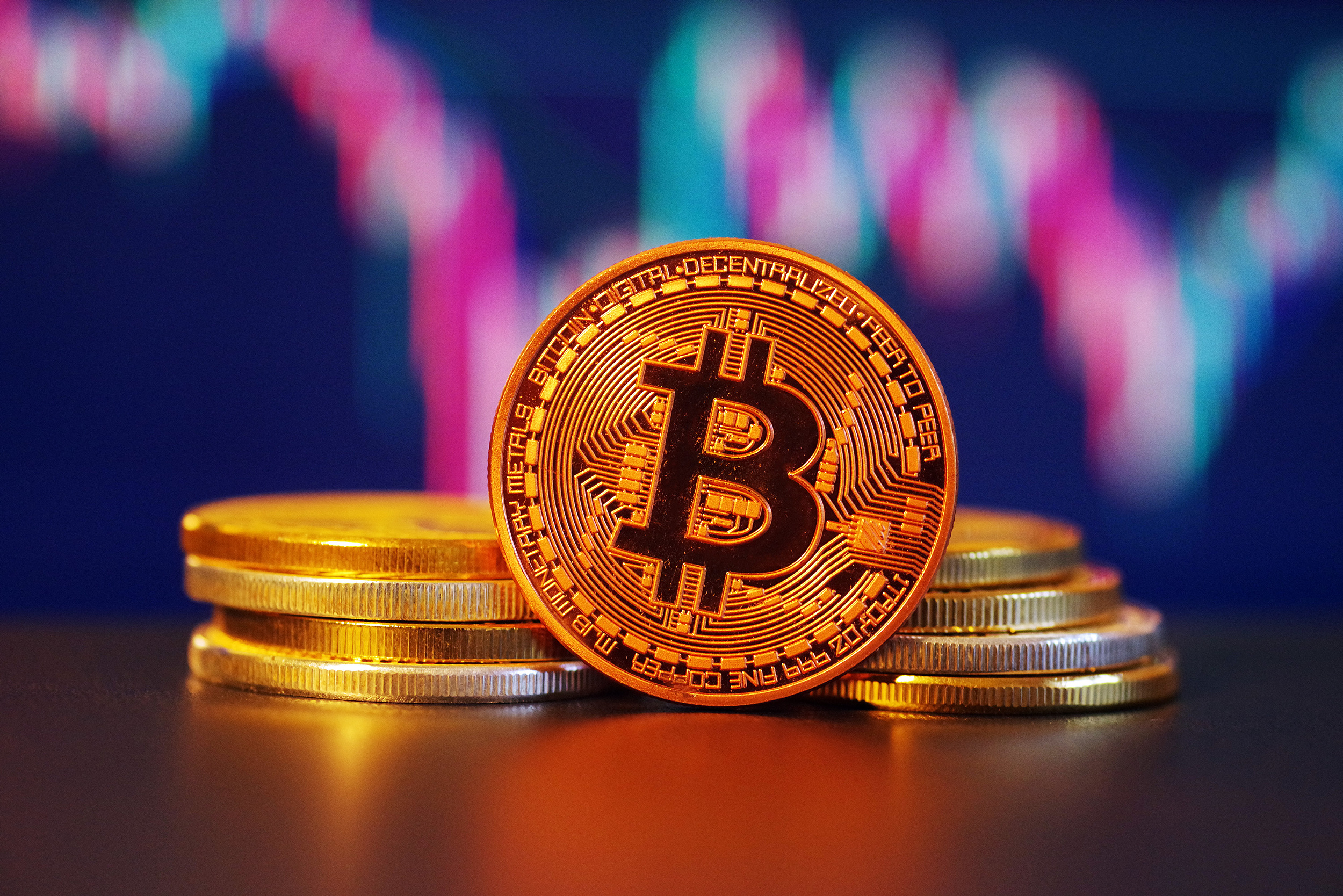 比特币的狗狗币时刻：华尔街正在悄悄买走你的退休金